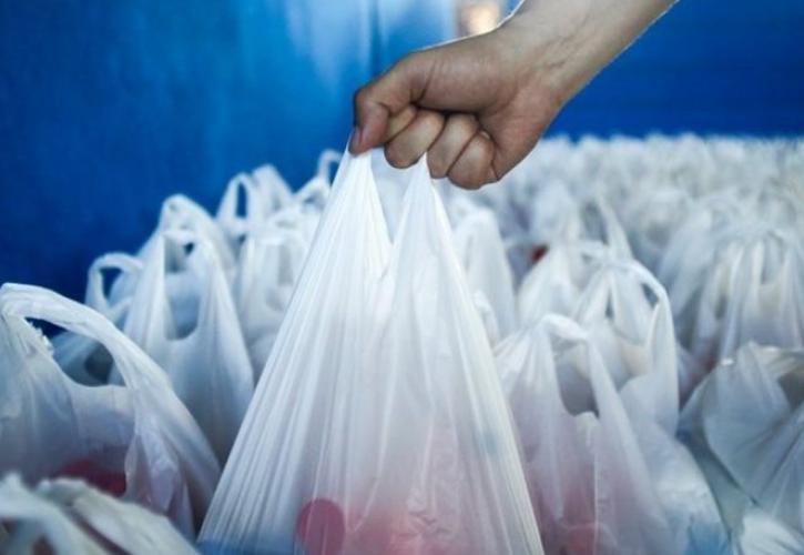 Πώς οι Έλληνες εγκατέλειψαν την πλαστική σακούλα στα σούπερ μάρκετ