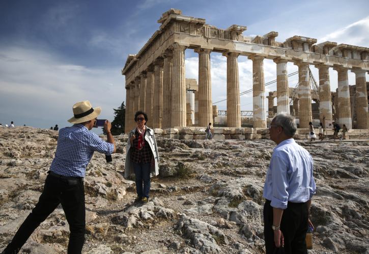 Τα έσοδα από τον τουρισμό στήριξαν το ισοζύγιο συναλλαγών το 2019