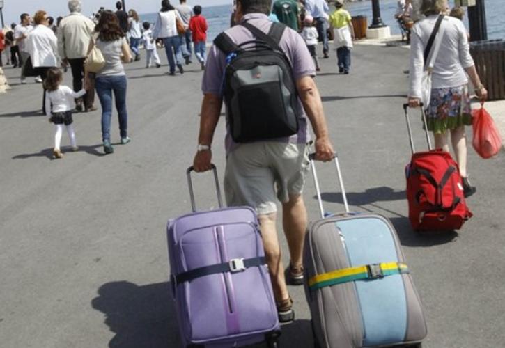 Η Κύπρος ανοίγει τα αεροδρόμια για να υποδεχθεί τουρίστες