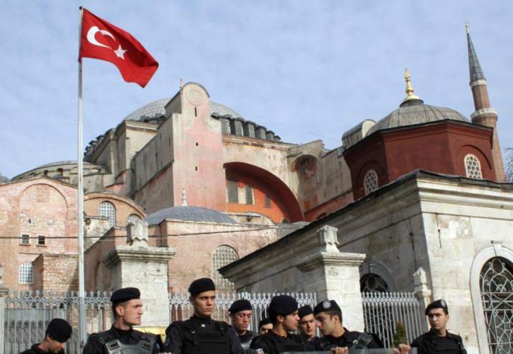 Εισβολή Τούρκων εθνικιστών στην Αγία Σοφία (vid)