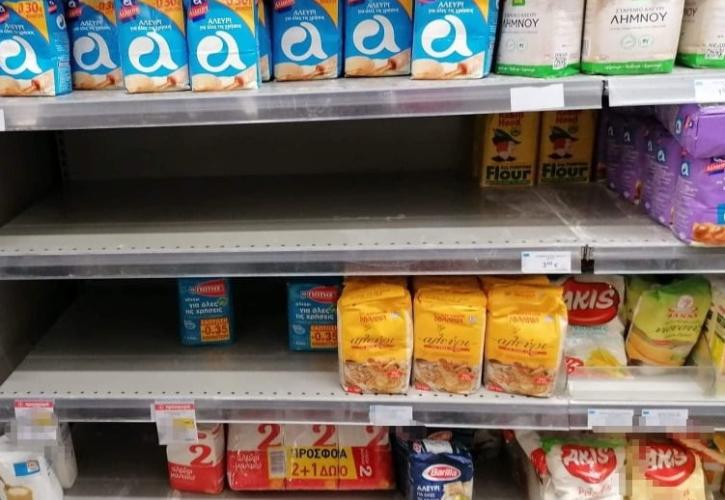 Αυξημένη η κίνηση στα σούπερ μάρκετ λόγω κοροναϊού