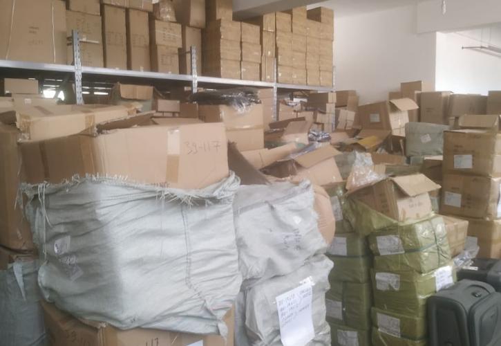 Επιχειρήσεις κατά του παρεμπορίου σε Αθήνα, Θεσσαλονίκη και Κοζάνη – Εκατοντάδες απομιμήσεις προϊόντων