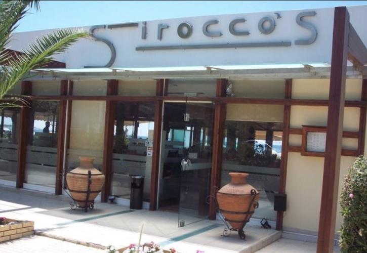 Γκρεμίστηκε το παλιό Sirocco στην παραλία της Γλυφάδας