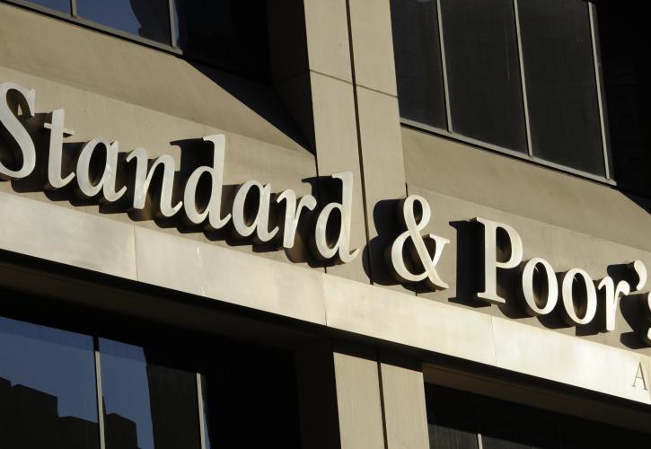 Αναβάθμισε την Ελλάδα ο οίκος Standard & Poor’s
