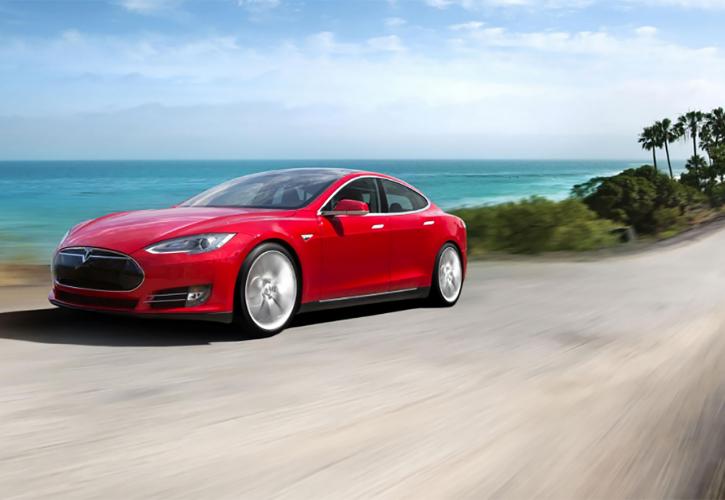 «Χωρίς ταβάνι» η μετοχή της Tesla