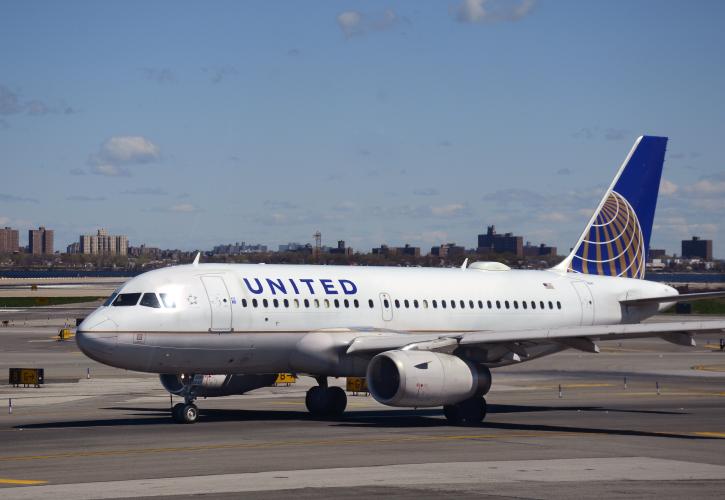 United Airlines: Με δυσκολία οι αεροπορικές μετακινήσεις μέχρι να βρεθεί εμβόλιο