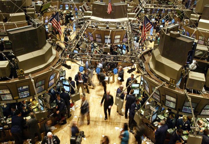 Με μεικτά πρόσημα «μπήκε» στον Ιούλιο η Wall Street