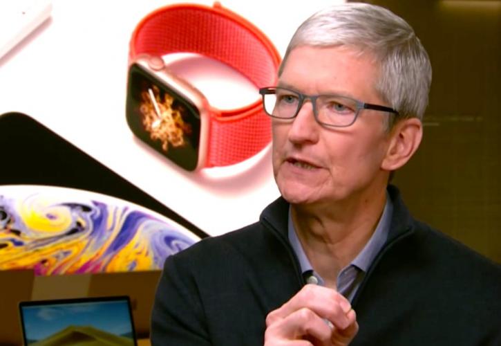 Δισεκατομμυριούχος ο Τιμ Κουκ καθώς η Apple πλησιάζει τα 2 τρισ. δολάρια