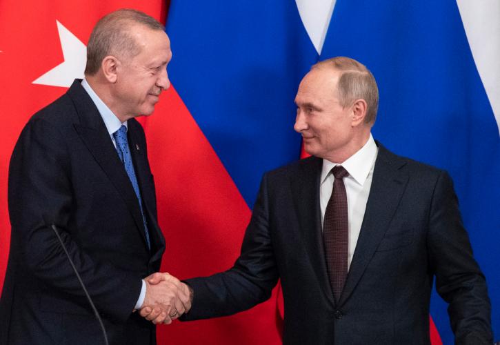 Ο Ερντογάν υπέρ του Πούτιν, στην κόντρα με τον Μπάιντεν