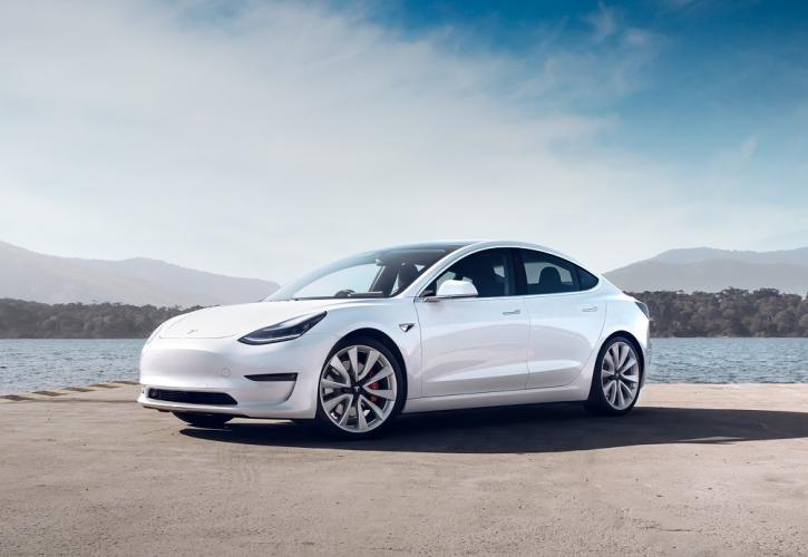 Το Tesla 3 ικανοποιεί περισσότερο από κάθε άλλο αυτοκίνητο τους οδηγούς του