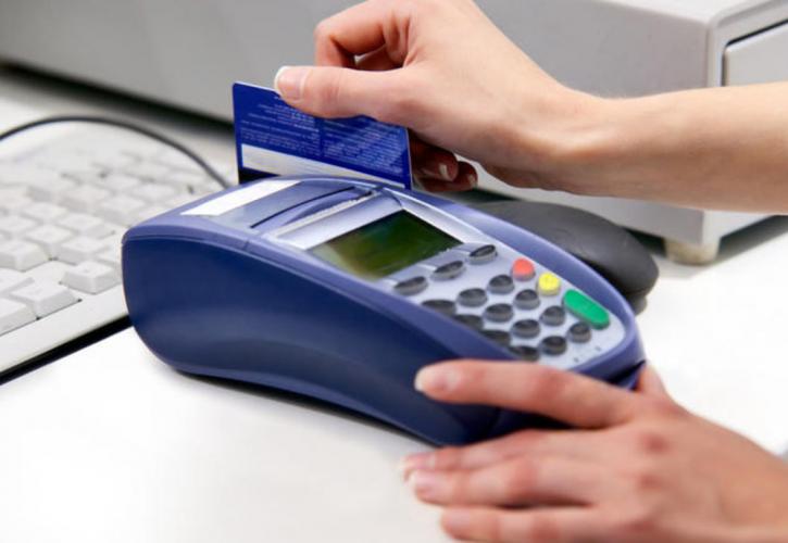 Τράπεζες: Διπλασιάζεται στα 50 ευρώ το όριο για ανέπαφες συναλλαγές με κάρτες