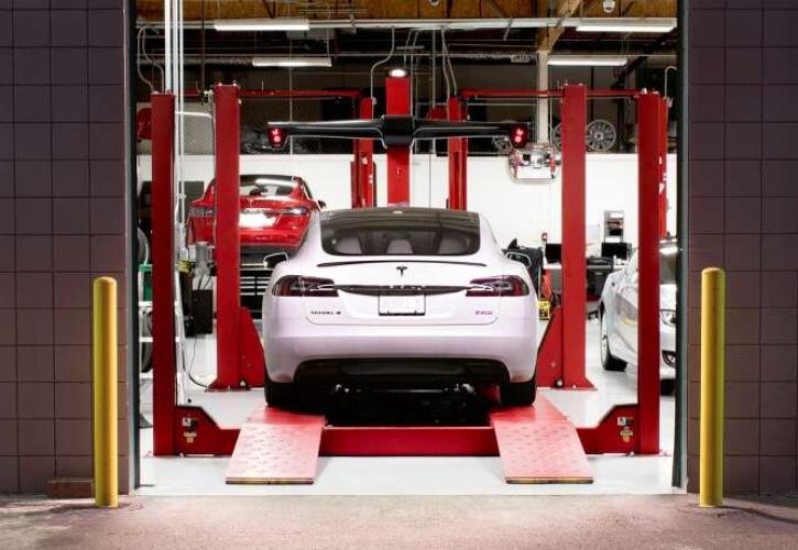 Tesla: Ετοιμάζει το πρώτο συνεργείο στην Ελλάδα