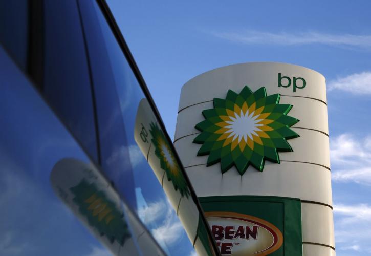 BP: Σχεδιάζει να περικόψει χιλιάδες θέσεις εργασίας