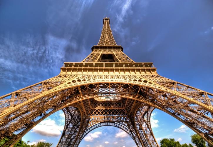 Άνοιξε ο πύργος του Άιφελ μετά τον συναγερμό για βόμβα