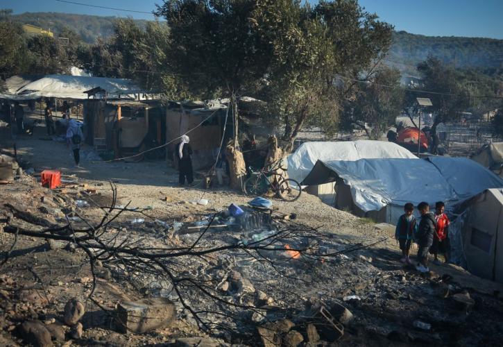 Ολοκληρώθηκε η έκτακτη διυπουργική σύσκεψη στο Μέγαρο Μαξίμου για τη Μόρια