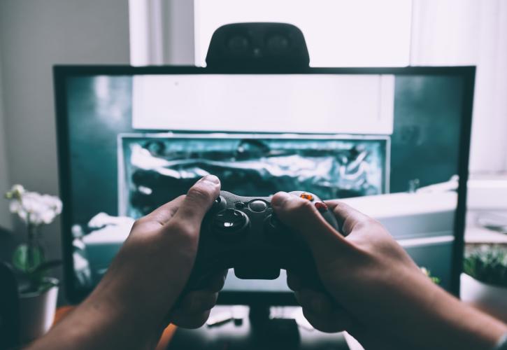 Playstation VS Xbox: Σε θέση μάχης οι αιώνιοι αντίπαλοι του gaming