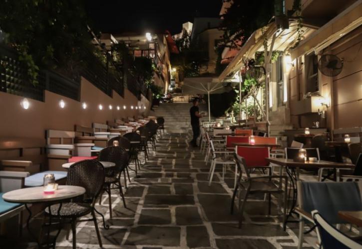 Άδειασαν μετά τις 12 τα μεσάνυχτα τα μπαρ και εστιατόρια της Αθήνας (pics)