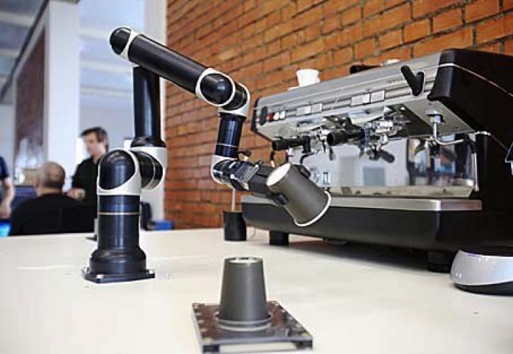 Άνοιξε στο Ντουμπάι η πρώτη καφετέρια που λειτουργεί αποκλειστικά με ρομπότ (vid)