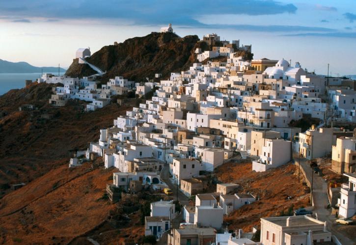 Ποια ελληνικά νησιά «βούλιαξαν» από τουρίστες φέτος το καλοκαίρι