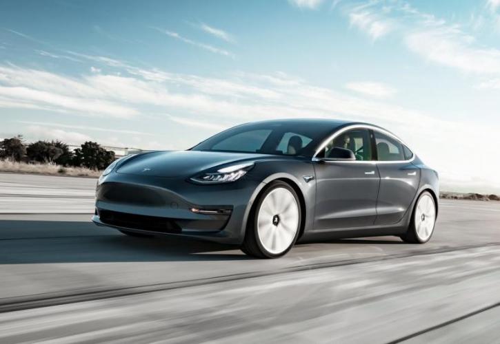 Tesla: Λύνει το πρόβλημα της αργής φόρτισης των ηλεκτρικών αυτοκινήτων