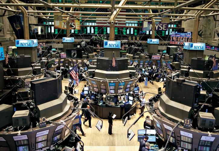 Στο «κόκκινο» έκλεισε η Wall Street τη  Πέμπτη