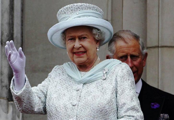 H Βασίλισσα Ελισάβετ θα «ξεκουραστεί» για «τουλάχιστον δύο εβδομάδες» ανακοίνωσε το Παλάτι