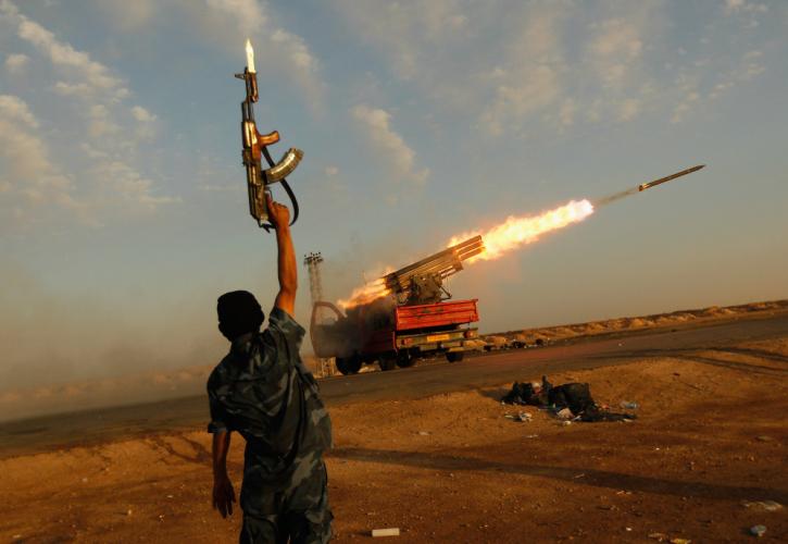 Κυρώσεις σε όσους παραβιάζουν το εμπάργκο όπλων στη Λιβύη από Γαλλία, Γερμανία και Ιταλία