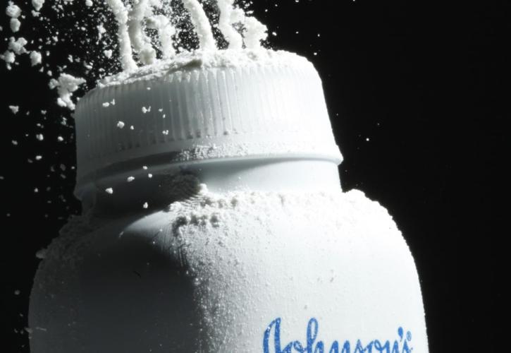 Johnson & Johnson: «Προχωράνε» οι μηνύσεις για τα προϊόντα βρεφικού ταλκ