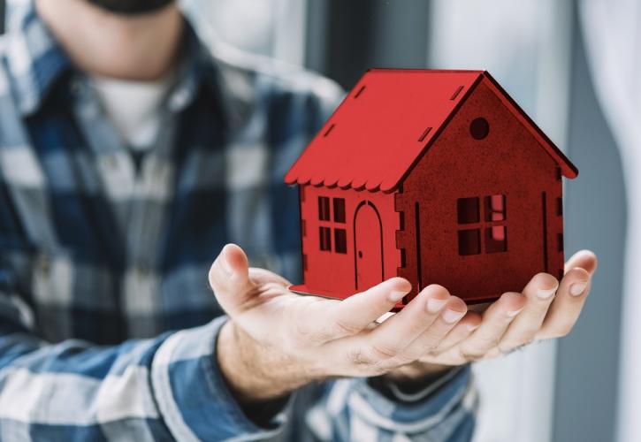 Πρωτοβουλίες από το ΥΠΟΙΚ για τα υπερχρεωμένα νοικοκυριά