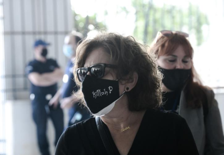 Δίκη Χρυσής Αυγής - Μάγδα Φύσσα: Ο Παύλος τα κατάφερε... γιε μου (pics)
