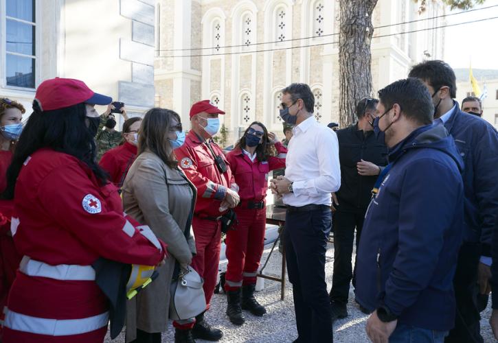 Μητσοτάκης από Σάμο: Χρέος της Πολιτείας να σταθεί δίπλα στο νησί