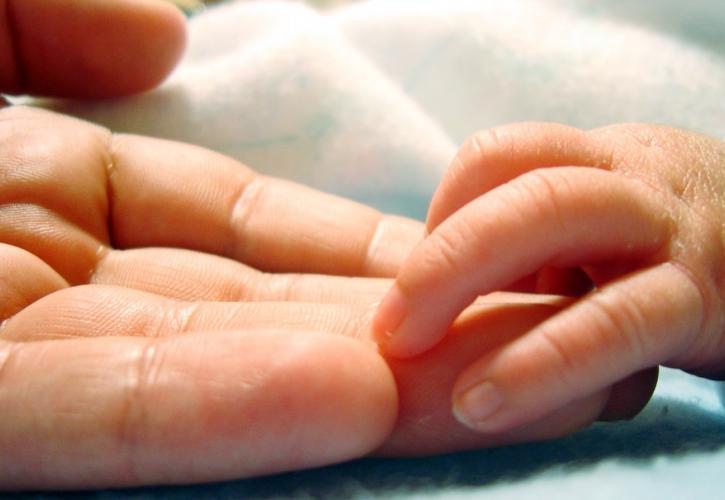 Νέα γονική άδεια 6 μηνών και στους δύο γονείς - Στις 14 ημέρες η άδεια πατρότητας | Insider