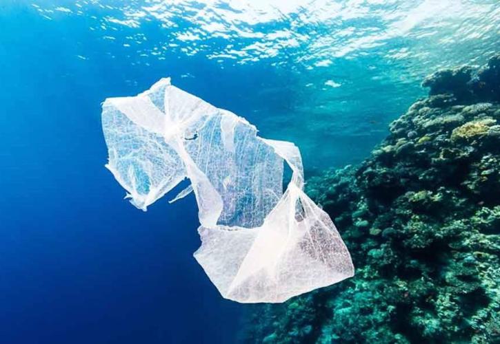 Το 55% των των πλαστικών απορριμμάτων παράγεται από μόλις 20 εταιρείες