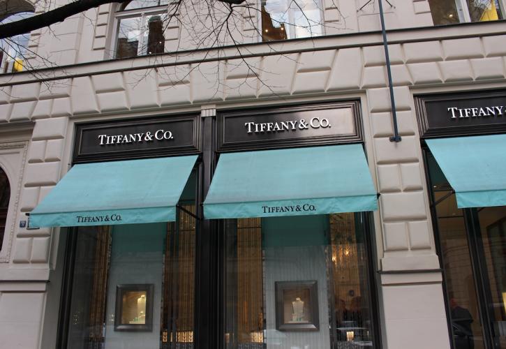 «Πράσινο» φως για την εξαγορά της Tiffany από τη Louis Vuitton