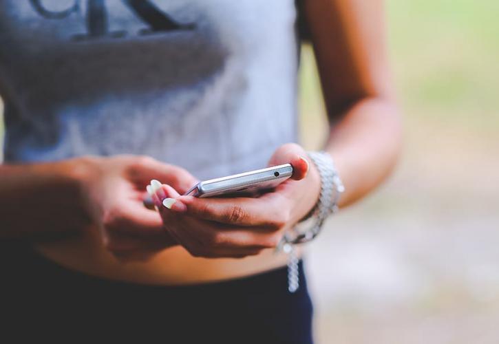 Τρεις εφαρμογές για να «ξεκολλήσεις» από το κινητό σου