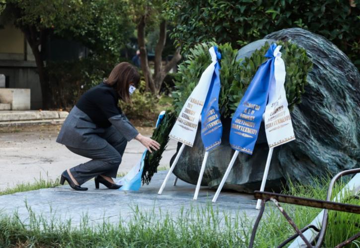 Σακελλαροπούλου στο Πολυτεχνείο: Η Δημοκρατία είναι ευθύνη και υπέρβαση της ατομικότητας