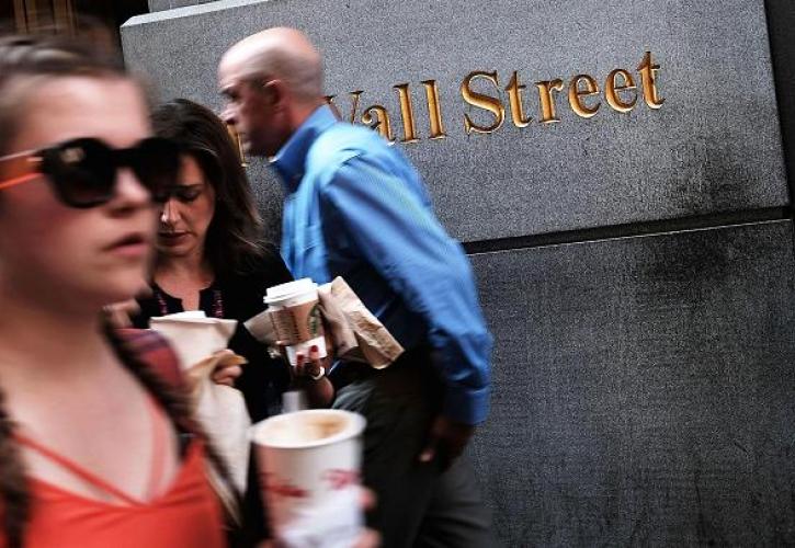 Σε ελεύθερη πτώση η Wall Street - Απώλειες 600 μονάδων για Dow