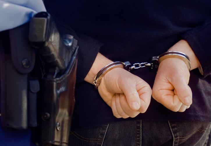 Συνελήφθησαν δύο άτομα που επιτέθηκαν τα ξημερώματα σε αστυνομικούς στη Χαριλάου Τρικούπη