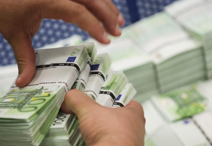 Ξέπλυμα «μαύρου χρήματος»: Διορία 6 μηνών σε λογιστές και μεσίτες για να αποφύγουν πρόστιμα έως 1 εκατ. ευρώ