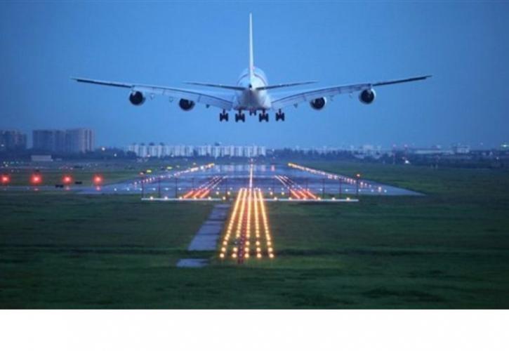 ΗΠΑ: Αυστηροποιούνται τα μέτρα για τα αεροπορικά ταξίδια λόγω της «Όμικρον»