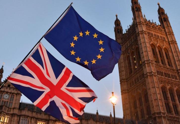 Brexit: Συμφωνία την Πέμπτη βλέπει ο Μακρόν - Θετικός ο Τζόνσον