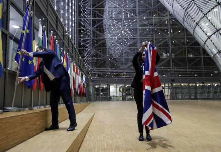 Βρετανία: «Ναι» σε συμφωνία ελεύθερου εμπορίου με την ΕΕ αλλά υπό όρους