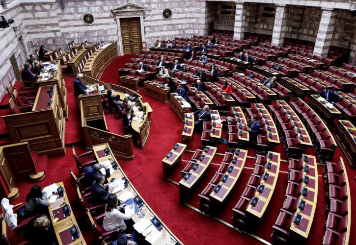 Βουλή: Υπερψηφίστηκε η τροπολογία που καταργεί το ασυμβίβαστο βουλευτή – ευρωβουλευτή