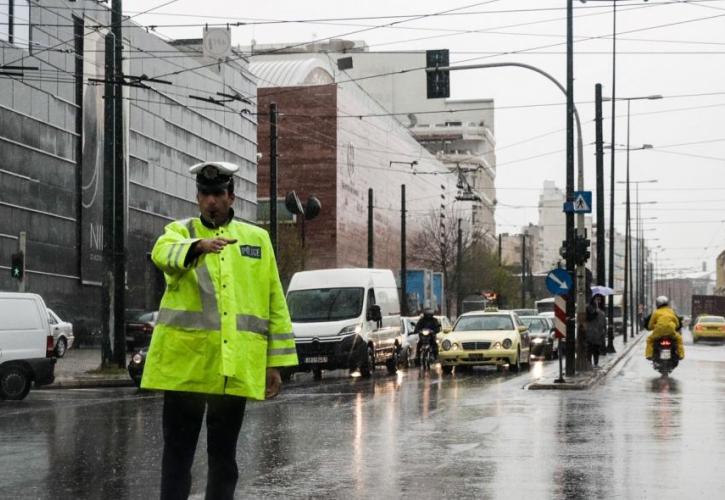 Κυκλοφοριακό κομφούζιο στην Αττική από την κακοκαιρία