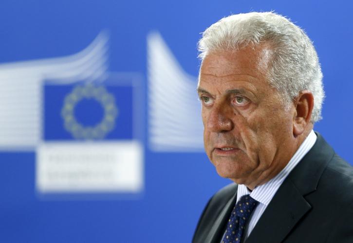 Αβραμόπουλος: Η καταστροφή της Μόριας επανέφερε το ζήτημα της μετανάστευσης