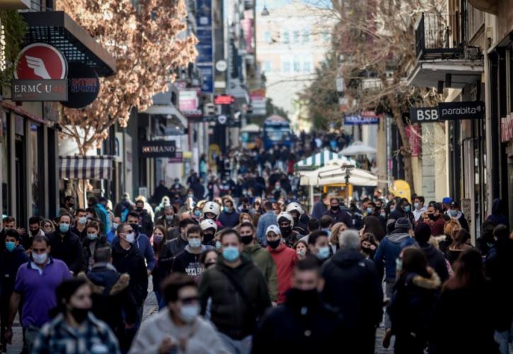 Προβληματισμός για τις εικόνες συνωστισμού στην αγορά – Τι σχεδιάζει η κυβέρνηση