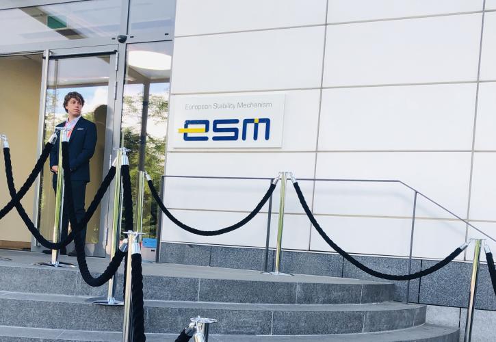 ESM: Η κυβέρνηση να βοηθήσει τις τράπεζες να μειώσουν τα κόκκινα δάνεια