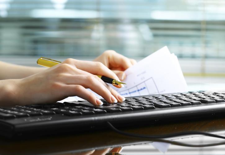 Στη Βουλή η τροπολογία για ηλεκτρονικές συναλλαγές, τεκμήρια, δόσεις