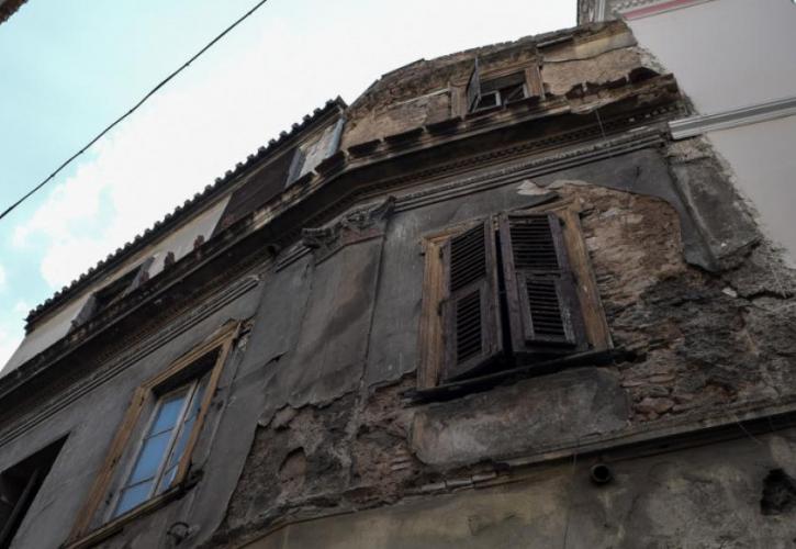Κατεδαφίζονται 13 κτήρια στην Αθήνα μετά τον σεισμό (vid)
