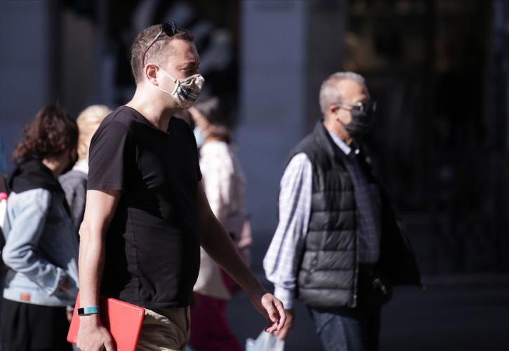 Κορονοϊός: Πώς βοηθά η μάσκα εάν κάποιος κολλήσει τον ιό - Ελληνας καθηγητής του MIT εξηγεί